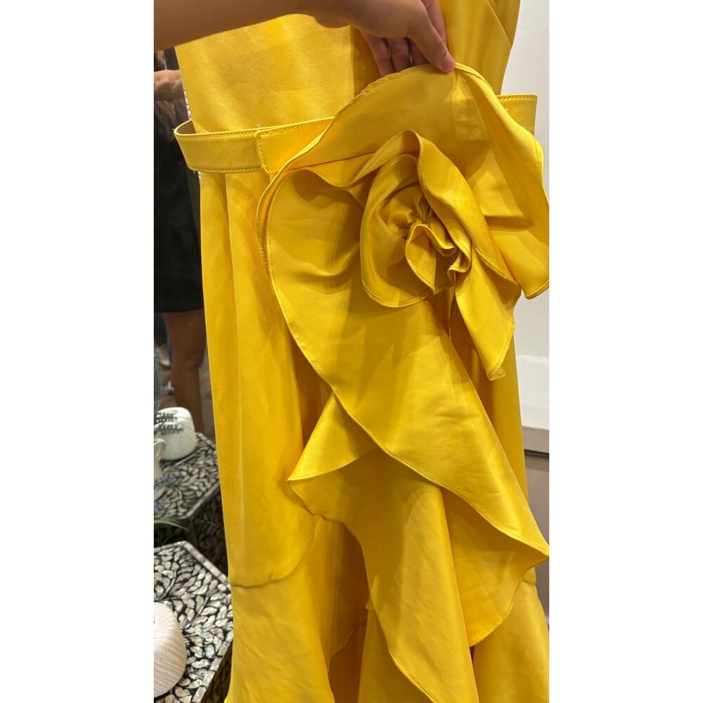 Badgley Mischka Women's Cascading Ruffle Rosette Gown Sleeveless Yellow Size 6 - Picture 6 of 7